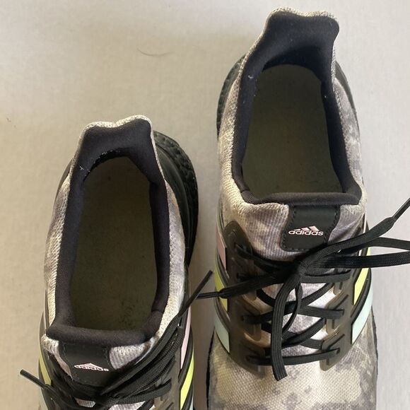 ADIDAS ULTRABOOST Men’s Sneakers Size 10 - Picture 5 of 9